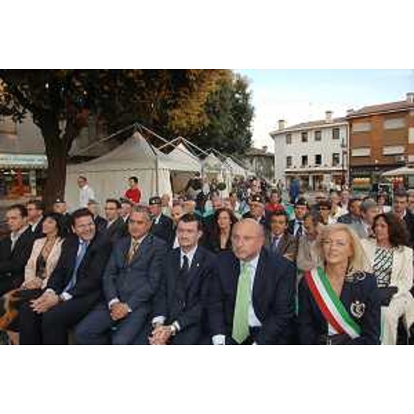 Enrico Bertossi (Assessore regionale Attività produttive) e Lidia Driutti (Sindaco Manzano) all'inaugurazione della Festa della Sedia di Manzano. (Manzano 31/08/07)