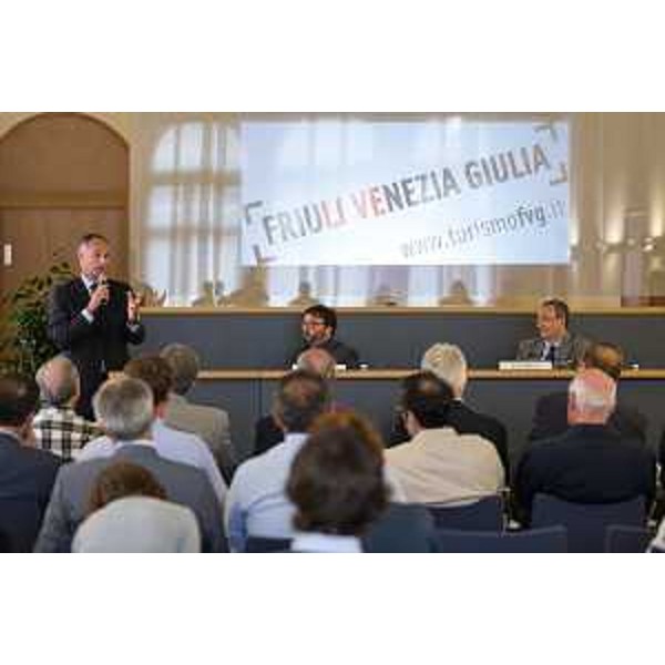 Bruno Bertero (Amministratore delegato FourTourism), Michele Bregant (Direttore TurismoFVG) e Sergio Bolzonello (Vicepresidente Regione FVG e assessore regionale Attività produttive) alla presentazione del nuovo Infopoint di TurismoFVG, nel Palazzo Badini - Pordenone 16/09/2014