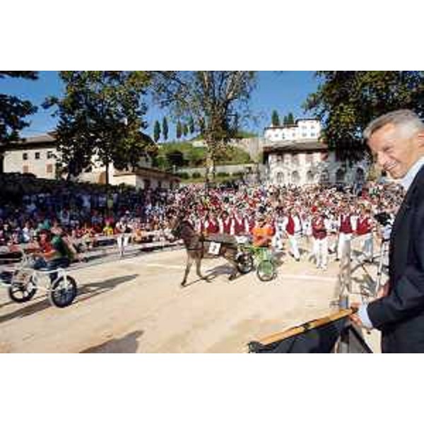 Riccardo Illy (Presidente Regione Friuli Venezia Giulia) alla Corsa degli Asini di Fagagna. (Fagagna 02/09/07) 