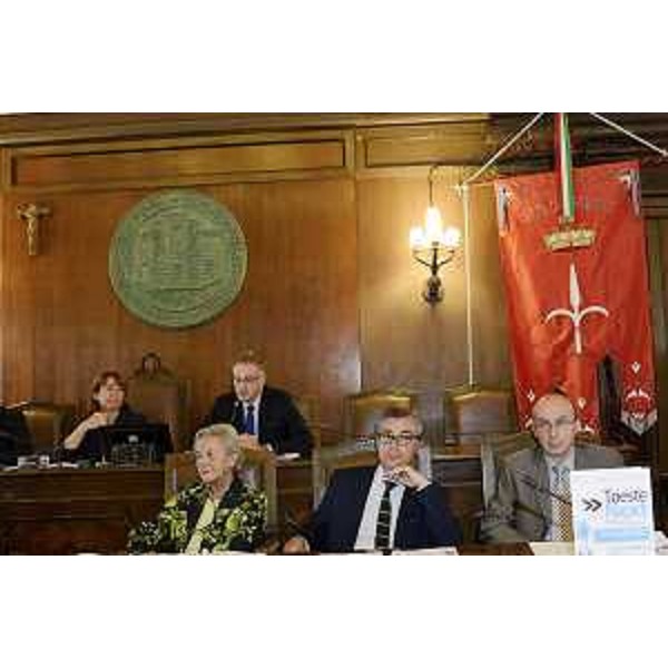 Maria Teresa Bassa Poropat (Presidente Provincia Trieste), Francesco Peroni (Assessore regionale Finanze, Patrimonio, Coordinamento e Programmazione Politiche economiche e comunitarie) e Paolo Santangelo (Segretario generale Fondazione CRTrieste) alla conferenza stampa di presentazione di "Trieste Next 2014 - EnergEthic" (26-27-28 settembre), nella Sala del Consiglio comunale - Trieste 18/09/2014