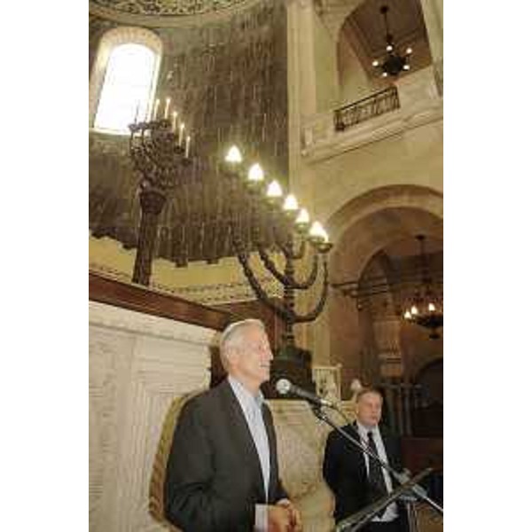 Riccardo Illy (Presidente Regione Friuli Venezia Giulia) interviene all'inaugurazione della Giornata Europea della Cultura Ebraica nella sinagoga di Trieste. (Trieste 02/09/07)