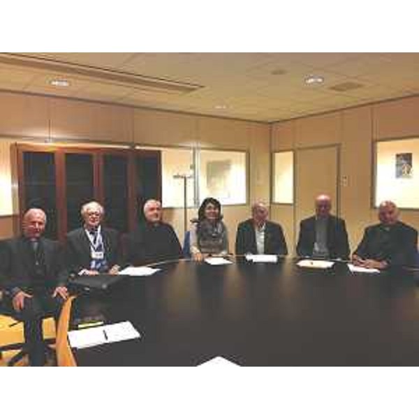 Mariagrazia Santoro (Assessore regionale Lavori pubblici), con autorità religiose cattoliche, al Tavolo per l'intesa sulle modalità di riparto dei contributi destinati ad interventi su edifici di culto - Udine 23/09/2014