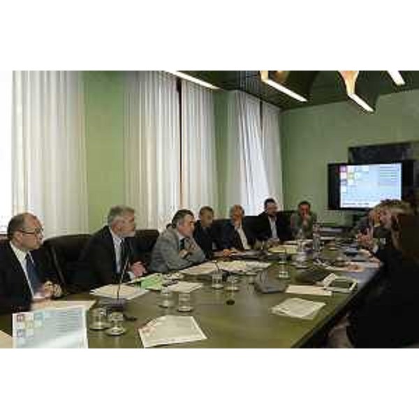 Lorenzo Pozza (Presidente Insiel S.p.A.), Paolo Panontin (Assessore regionale Funzione pubblica, Autonomie locali, Coordinamento Riforme) e Renzo Liva (Presidente I Commissione consiliare) durante l'audizione in I Commissione sul Piano industriale 2014-2017 della Società informatica regionale Insiel, in Consiglio regionale - Trieste 23/09/2014