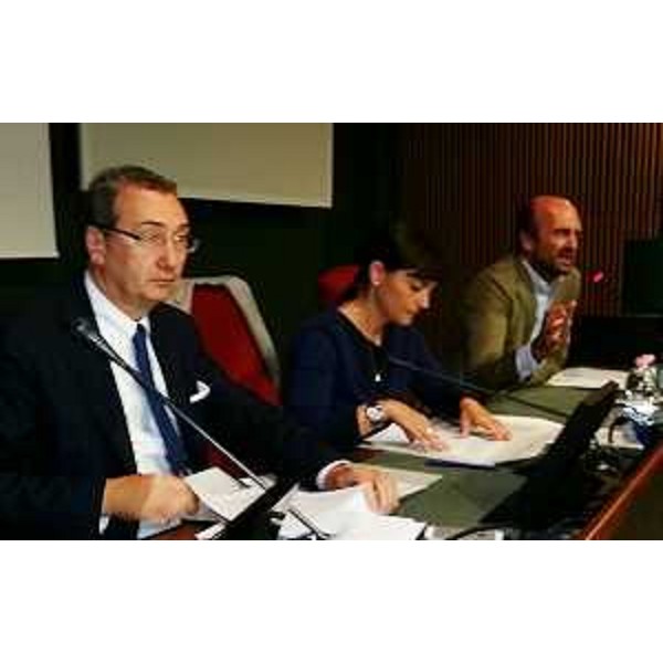 Sergio Bolzonello (Vicepresidente Regione FVG e assessore regionale Attività produttive), Debora Serracchiani (Presidente Regione Friuli Venezia Giulia) e Michele Morgante (Presidente Agemont) al primo incontro propedeutico agli Stati generali della Montagna - Amaro (UD) 25/09/2014