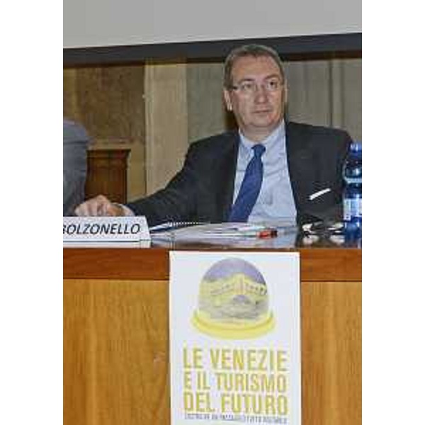 Sergio Bolzonello (Vicepresidente Regione FVG e assessore regionale Attività produttive) alla giornata di studi "Le Venezie e il turismo del futuro", nel Salone del Castello - Udine 26/09/2014