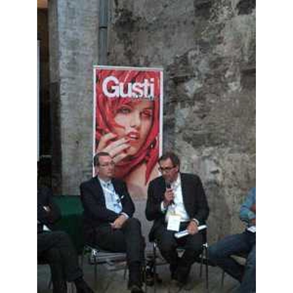 Sergio Bolzonello (Vicepresidente Regione FVG e assessore regionale Attività produttive) e Stefano Polzot (Giornalista) alla tavola rotonda "Street food ed eccellenze locali. Dal global al glocal, la valorizzazione delle tipicità" - Gorizia 27/09/2014
