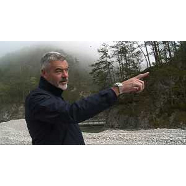 Paolo Panontin (Assessore regionale Protezione civile) durante il sopralluogo lungo la strada regionale 251, alla confluenza del Cellina con il suo affluente Varma - 27/09/2014