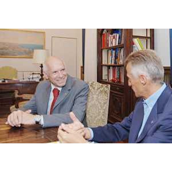 Riccardo Illy (Presidente Regione Friuli Venezia Giulia) riceve Claudio Gatti, nuovo Questore di Gorizia, nella sede della Presidenza a Trieste. (Trieste 04/09/07)