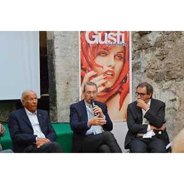 Ettore Romoli (Sindaco Gorizia), Sergio Bolzonello (Vicepresidente Regione FVG e assessore regionale Attività produttive) e Stefano Polzot (Giornalista) alla tavola rotonda "Street food ed eccellenze locali. Dal global al glocal, la valorizzazione delle tipicità" - Gorizia 27/09/2014