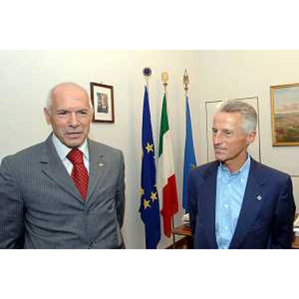 Riccardo Illy (Presidente Regione Friuli Venezia Giulia) riceve Claudio Gatti, nuovo Questore di Gorizia, nella sede della Presidenza a Trieste. (Trieste 04/09/07)