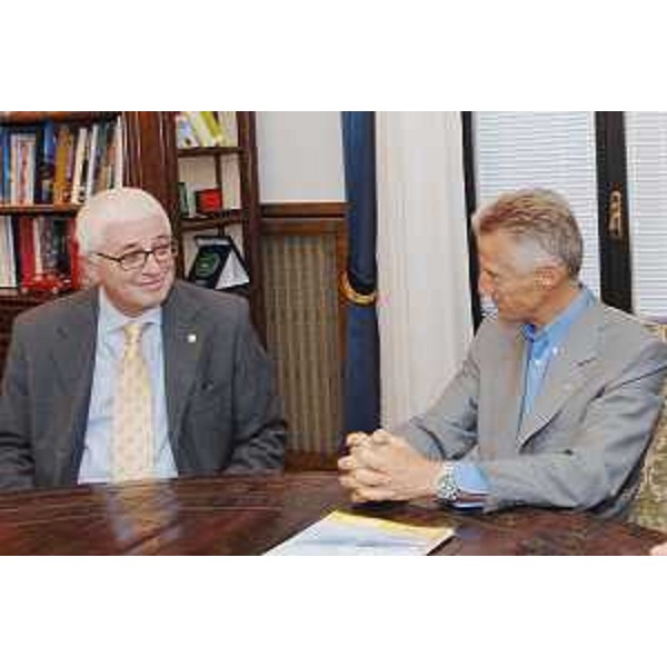 Il nuovo Dirigente del Compartimento di Polizia Stradale del Friuli Venezia Giulia Luciano D'Agata ricevuto da Riccardo Illy (Presidente Regione Friuli Venezia) nella sede della Giunta regionale a Trieste. (Trieste 05/09/07) 