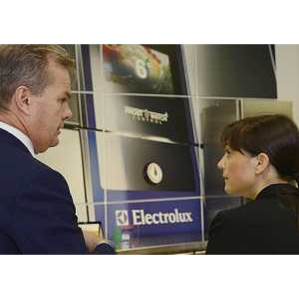 Alberto Zanata (Presidente Electrolux Professional S.p.A.) e Debora Serracchiani (Presidente Regione Friuli Venezia Giulia) nella sede di Electrolux Professional S.p.A. - Pordenone 03/10/2014