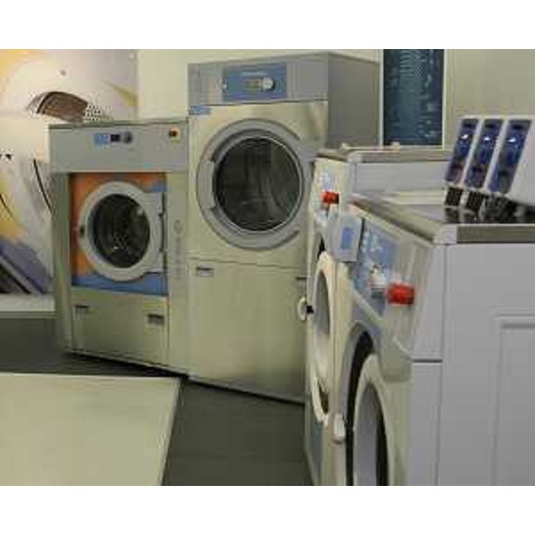 Macchine professionali per lavanderie nella sede di Electrolux Professional S.p.A. - Pordenone 03/10/2014