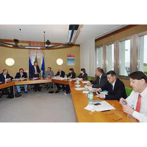 Riccardo Illy (Presidente Regione Friuli Venezia Giulia) presiede i lavori della Giunta regionale riunita presso la palazzina della Direzione della Società di gestione dell'Aeroporto del Friuli Venezia Giulia a Ronchi dei Legionari. (Ronchi dei Legionari 06/09/07)