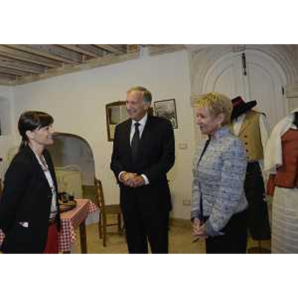 Debora Serracchiani (Presidente Regione Friuli Venezia Giulia), John Phillips (Ambasciatore USA in Italia) e sua moglie Linda Douglass - Frisanco 03/10/2014