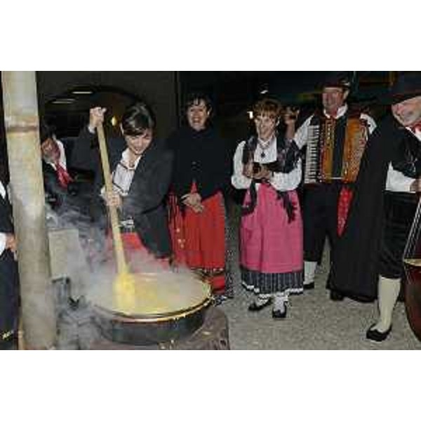 Debora Serracchiani (Presidente Regione Friuli Venezia Giulia) alla festa per la visita di John Phillips (Ambasciatore USA in Italia) - Frisanco 03/10/2014