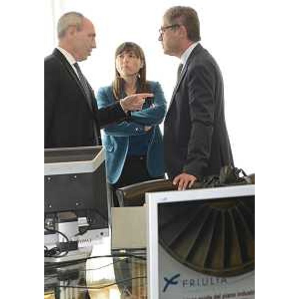 Pietro Del Fabbro (Presidente CdA Friulia Finanziaria FVG S.p.A.), Debora Serracchiani (Presidente Regione Friuli Venezia Giulia) e Francesco Peroni (Assessore regionale Finanze, Patrimonio, Coordinamento e Programmazione Politiche economiche e comunitarie) alla presentazione del Piano industriale 2014-2017 di Friulia Finanziaria FVG S.p.A. - Trieste 06/10/2014