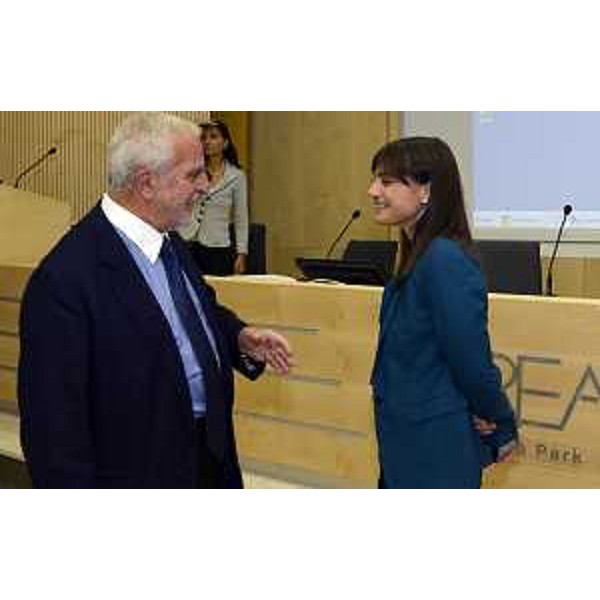 Adriano De Maio (Presidente AREA Science Park) e Debora Serracchiani (Presidente Regione Friuli Venezia Giulia) alla presentazione del Progetto strategico "Position Paper S3 BioHighTech FVG: Industria, Ricerca, Salute" della CBM s.c.r.l., nella Conference Hall dell'AREA Science Park - Padriciano (TS) 06/10/2014