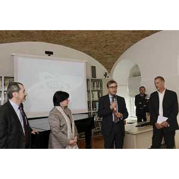 Guido Corso (Direttore Sede RAI FVG), Francesco Peroni (Assessore regionale Finanze e Patrimonio), Maria Masau Dan (Direzione Museo Revoltella e Musei Civici Trieste) e Paolo Tassinari (Visual designer) all'inaugurazione della mostra "Che storia la RAI ... 50 anni della Sede RAI per il Friuli Venezia Giulia", a Palazzo Gopcevich - Trieste 08/10/2014