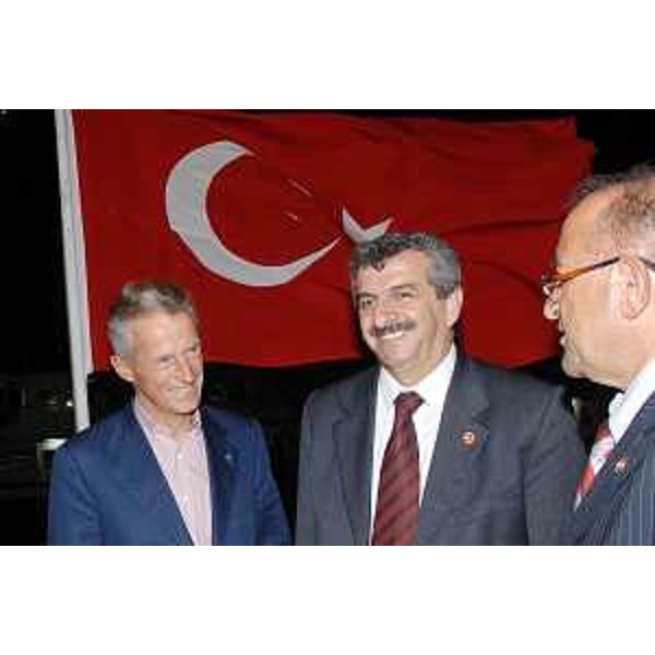 Riccardo Illy (Presidente Regione Friuli Venezia Giulia e Presidente ARE) a Istanbul con il Presidente del Consiglio provinciale locale, Hasan Buyukdede, nel corso dei lavori del Bureau dell'Assemblea delle Regioni d'Europa-ARE. (Istanbul 07/09/07)