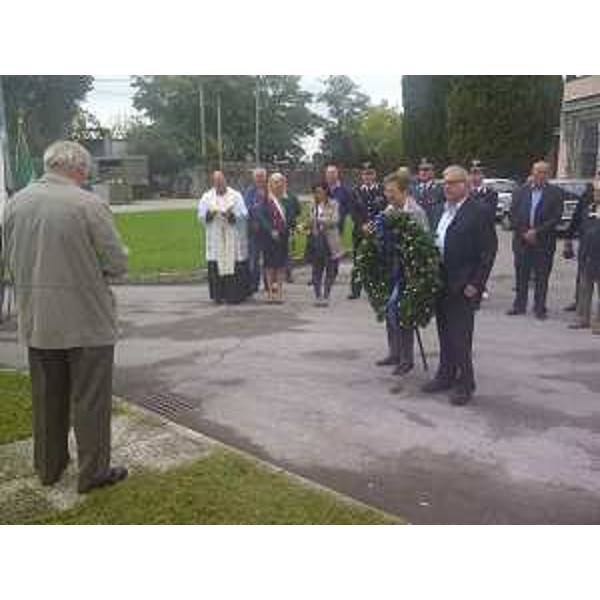 Silvia Altran (Sindaco Monfalcone) e Sara Vito (Assessore regionale Ambiente) alla cerimonia organizzata dall'Associazione Nazionale fra lavoratori Mutilati e Invalidi del Lavoro (ANMIL), in cimitero - Monfalcone 09/10/2014