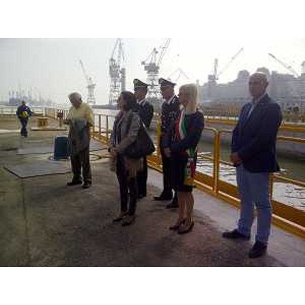 Sara Vito (Assessore regionale Ambiente) e Silvia Altran (Sindaco Monfalcone) alla cerimonia organizzata dall'Associazione Nazionale fra lavoratori Mutilati e Invalidi del Lavoro (ANMIL) in testa al grande bacino per la costruzione di navi, alla Fincantieri - Monfalcone 09/10/2014