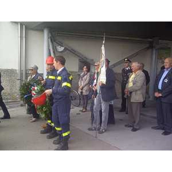 Sara Vito (Assessore regionale Ambiente) e Silvia Altran (Sindaco Monfalcone) alla cerimonia organizzata dall'Associazione Nazionale fra lavoratori Mutilati e Invalidi del Lavoro (ANMIL), all'ingresso del Cantiere navale - Monfalcone 09/10/2014