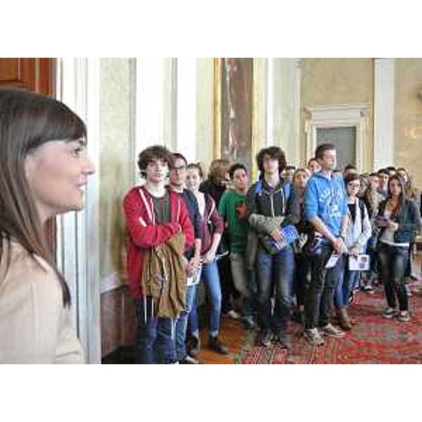 Debora Serracchiani (Presidente Regione Friuli Venezia Giulia) con gli studenti del Liceo Scientifico "Giovanni Marinelli" di Udine, in visita al Palazzo sede della Regione FVG in piazza Unità d'Italia - Trieste 10/10/2014