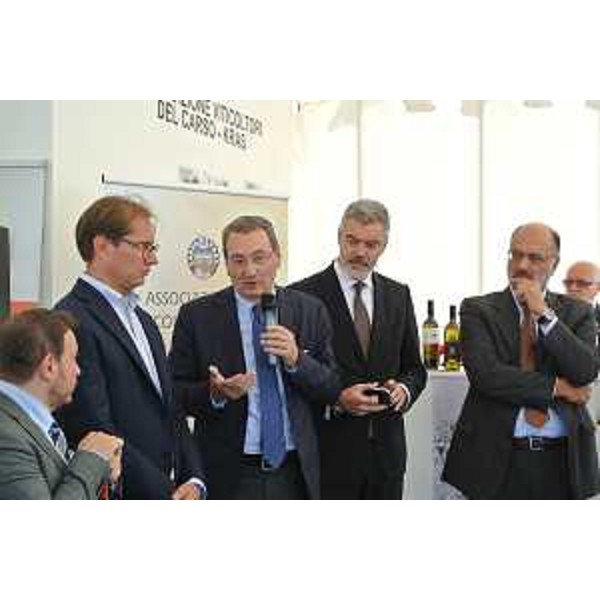 Mitja Gialuz (Presidente Società Velica Barcola e Grignano), Sergio Bolzonello (Vicepresidente Regione FVG e assessore regionale Risorse agricole e forestali), Paolo Panontin (Assessore regionale Funzione pubblica e Autonomie locali) e Paolo Stefanelli (Direttore Agenzia regionale per lo sviluppo rurale - ERSA) all'inaugurazione dello stand ERSA alla XLVI Barcolana - Villaggio Barcolana, Trieste 10/10/2014