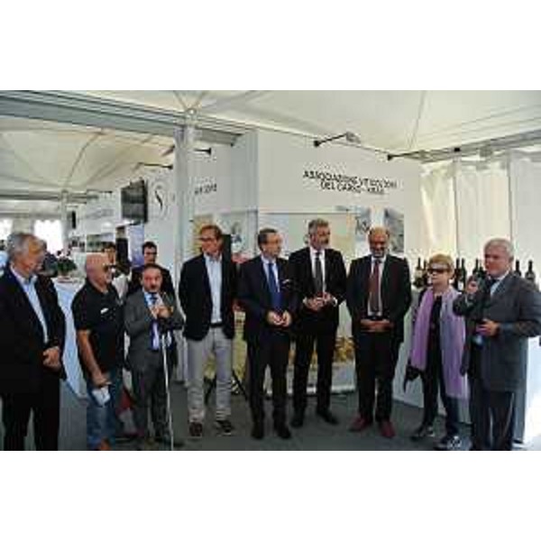 Vincenzo Zoccano (Presidente Consulta regionale Associazioni Persone Disabili), Mitja Gialuz (Presidente Società Velica Barcola e Grignano), Sergio Bolzonello (Vicepresidente Regione FVG e assessore regionale Risorse agricole e forestali), Paolo Panontin (Assessore regionale Funzione pubblica e Autonomie locali) e Paolo Stefanelli (Direttore Agenzia regionale per lo sviluppo rurale - ERSA) all'inaugurazione dello stand ERSA alla XLVI Barcolana - Villaggio Barcolana, Trieste 10/10/2014