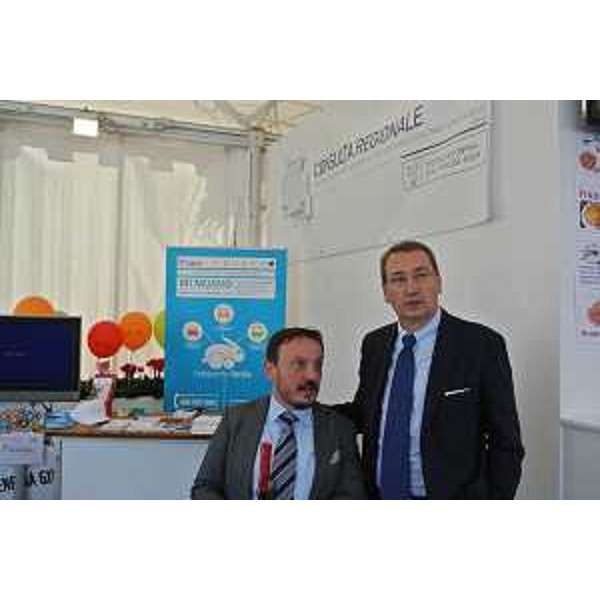 Vincenzo Zoccano (Presidente Consulta regionale Associazioni Persone Disabili) e Sergio Bolzonello (Vicepresidente Regione FVG e assessore regionale Risorse agricole e forestali) all'inaugurazione dello stand ERSA alla XLVI Barcolana - Villaggio Barcolana, Trieste 10/10/2014