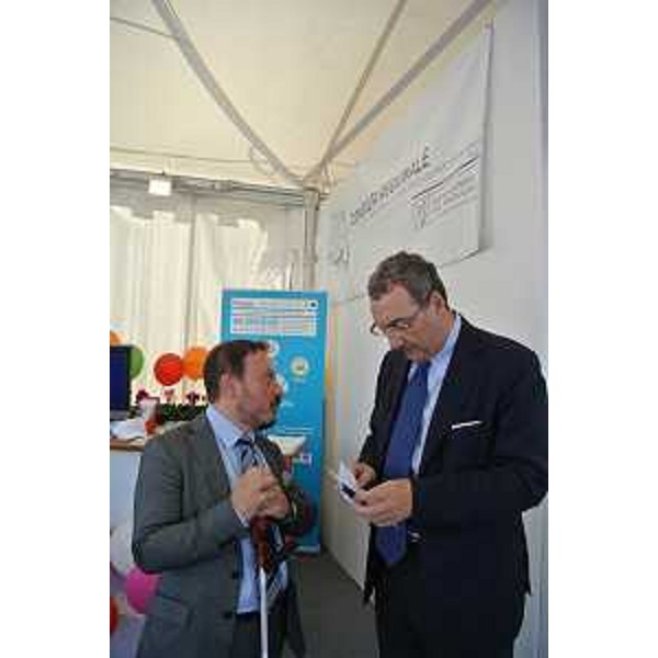 Vincenzo Zoccano (Presidente Consulta regionale Associazioni Persone Disabili) e Sergio Bolzonello (Vicepresidente Regione FVG e assessore regionale Risorse agricole e forestali) all'inaugurazione dello stand ERSA alla XLVI Barcolana - Villaggio Barcolana, Trieste 10/10/2014