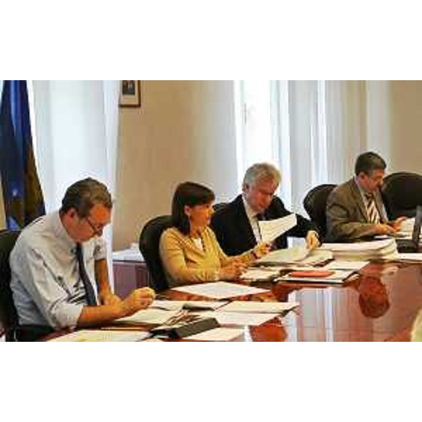 Sergio Bolzonello (Vicepresidente e assessore Attività produttive, Commercio, Cooperazione, Risorse agricole e forestali), Debora Serracchiani (Presidente Regione Friuli Venezia Giulia), Daniele Bertuzzi (Segretario generale Presidenza Regione FVG) e Giancarlo Lancellotti (Portavoce presidente Serracchiani) durante la riunione della Giunta regionale - Trieste 10/10/2014