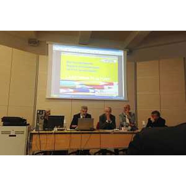 Paolo Panontin (Assessore regionale Funzione pubblica e Autonomie locali) presenta il "Riordino del sistema Regione-Autonomie locali nel Friuli Venezia Giulia. La Riforma in 10 punti" nella Biblioteca Comunale - Monfalcone 10/10/2014