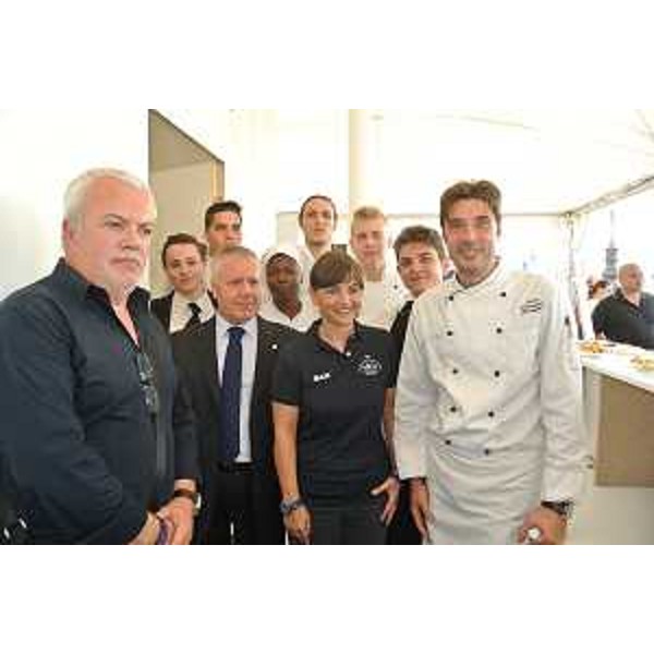 Debora Serracchiani (Presidente Regione Friuli Venezia Giulia) con sommelier e allievi dell'I.S.I.S. Stringher di Udine, negli stand enogastronomici alla XLVI Barcolana - Villaggio Barcolana, Trieste 11/10/2014