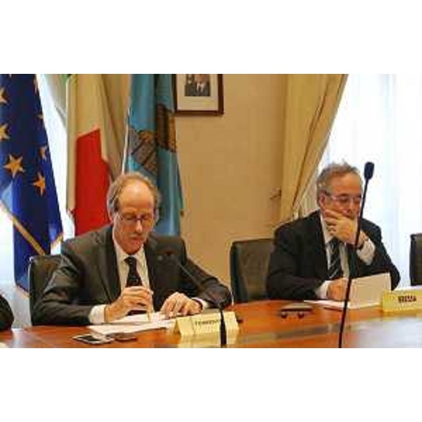 Gianni Torrenti (Assessore regionale Cultura) e Gianclaudio Bressa (Sottosegretario Affari regionali) alla riunione per l'insediamento dei nuovi membri del Comitato istituzionale paritetico per i problemi della Minoranza slovena (legge 38/2001) - Trieste 13/10/2014