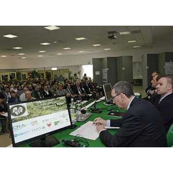 Sergio Bolzonello (Vicepresidente Regione FVG e assessore regionale Risorse agricole e forestali) interviene al "Primo simposio internazionale sugli apparati radicali della vite” – Rauscedo (PN) 16/10/2014