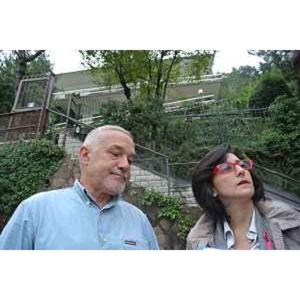 Nerio Nesladek (Sindaco Muggia) e Sara Vito (Assessore regionale Ambiente) durante il sopralluogo alla casa colpita da una frana causata dal maltempo, sulla strada per Lazzaretto - Muggia (TS) 15/10/2014