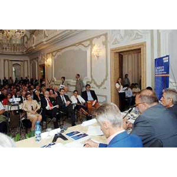 Riccardo Illy (Presidente Regione Friuli Venezia Giulia) e Roberto Cosolini (Assessore regionale Lavoro) alla presentazione del Rapporto 2007 de "Il mercato del lavoro in Friuli Venezia Giulia", a Palazzo Montereale Mantica a Pordenone. (Pordenone 10/09/07)