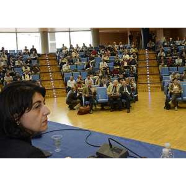 Mariagrazia Santoro (Assessore regionale Lavori pubblici) durante il settimo appuntamento del ciclo di seminari "Costruire ai tempi del Patto di stabilità", nell'Auditorium della Regione FVG – Udine 15/10/2014
