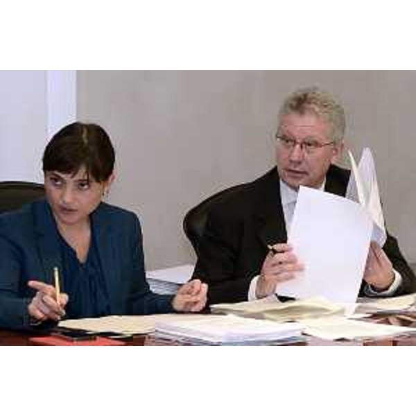 Debora Serracchiani (Presidente Regione Friuli Venezia Giulia) e Daniele Bertuzzi (Segretario generale Presidenza Regione FVG) durante la riunione della Giunta regionale del FVG, nella sede della Regione - Trieste 17/10/2014