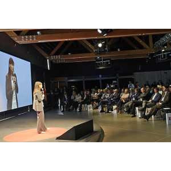 Debora Serracchiani (Presidente Regione Friuli Venezia Giulia) interviene alla presentazione del Bilancio annuale del Gruppo Danieli ed ai "100 anni delle Officine Danieli", nate nel 1914 a Brescia - Buttrio 18/10/2014