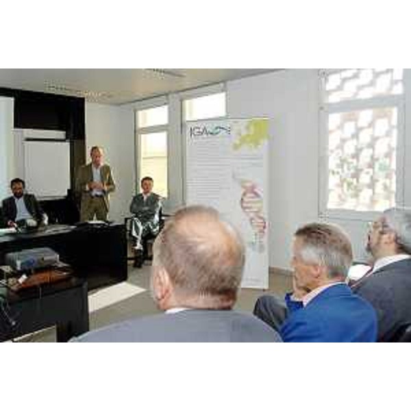 Riccardo Illy (Presidente Regione Friuli Venezia Giulia) e Roberto Cosolini (Assessore regionale Ricerca) presso l'IGA, Istituto di genomica applicata con sede nel parco scientifico "Luigi Danieli" di Udine, alla presentazione dei risultati del lavoro di sequenziamento della vite. (Udine 10/09/07)