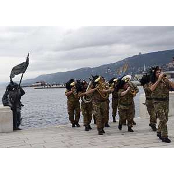 Fanfara dei Bersaglieri in piazza Unità d'Italia per la celebrazione di "Ta Pum, sui sentieri della Grande Guerra", Cammino della Memoria partito dallo Stelvio e giunto all'Adriatico - Trieste 17/10/2014