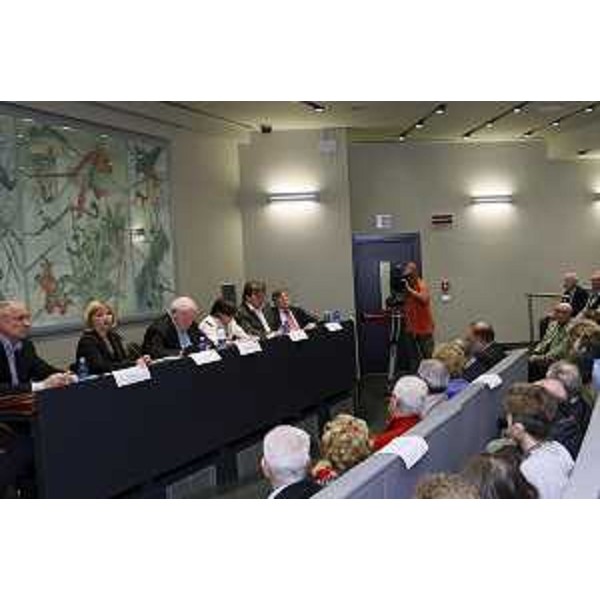 Gli europarlamentari Isabella De Monte, Ivan Jakovcic, Elly Schlein, Ivo Vajgl e Flavio Zanonato al convegno "Nord-Est, la Slovenia e l'Istria croata: obiettivi comuni al Parlamento europeo", promosso da Associazioni Dialoghi europei e moderato dal suo presidente Giorgio Rossetti, nella Sala Tessitori del Consiglio regionale del FVG - Trieste 17/10/2014