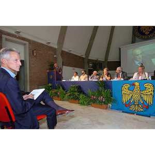 Riccardo Illy (Presidente Regione Friuli Venezia Giulia) alle Assise delle Rappresentanze Friulane su "Lingue e identità del Friuli nella nuova Europa e nel villaggio globale", tenutesi nell'Aula Magna dell'Università di Udine. (Udine 11/09/07) 