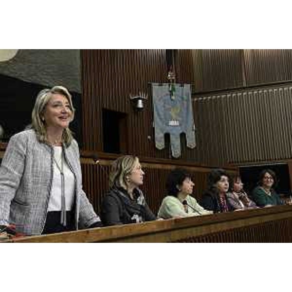 Intervento di Annamaria Poggioli (Presidente Commissione regionale Pari Opportunità) all'assemblea delle associazioni e dei movimenti delle donne, nell'Aula del Consiglio regionale - Trieste 15/10/2014