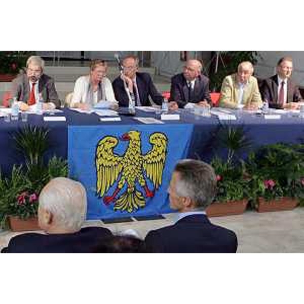 Riccardo Illy (Presidente Regione Friuli Venezia Giulia) alle Assise delle Rappresentanze Friulane su "Lingue e identità del Friuli nella nuova Europa e nel villaggio globale", tenutesi nell'Aula Magna dell'Università di Udine. (Udine 11/09/07) 