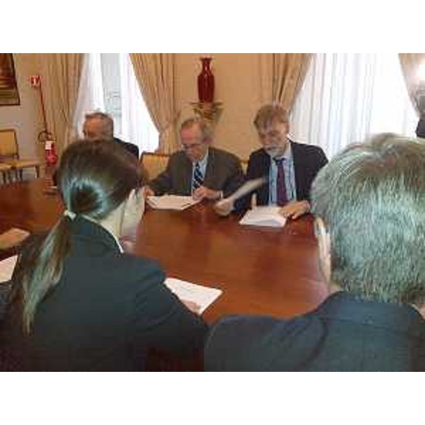Tavolo Stato-Regione FVG per la revisione del "patto Tremonti-Tondo": Debora Serracchiani (Presidente Regione Friuli Venezia Giulia) e Francesco Peroni (Assessore regionale Finanze) di fronte a Gianclaudio Bressa (Sottosegretario Affari regionali e Autonomie), Pier Carlo Padoan (Ministro Economia e Finanze), Graziano Delrio (Sottosegretario Presidenza Consiglio Ministri), a Palazzo Chigi - Roma 23/10/2014