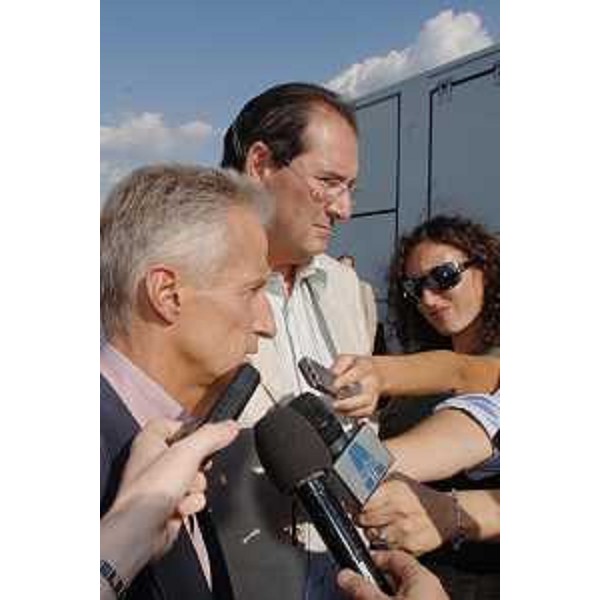 Riccardo Illy (Presidente Regione Friuli Venezia Giulia) e Giancarlo Galan (Presidente Regione Veneto) alla consegna dei lavori della A28 Portogruaro-Pordenone-Conegliano, che mette in collegamento la A4 e la A27, nel cantiere allestito all'uscita autostradale di Godega. (Godega Sant'Urbano, TV, 12/09/07)